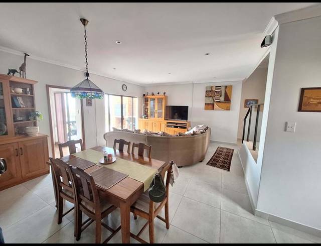 6 BEDROOM HOUSE FOR SALE IN SEEMEEU PARK